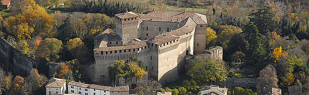 Foto CASTELLO DI MONTECHIARUGOLO