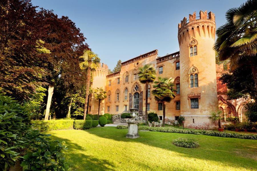 Foto Castello e Parco del Roccolo